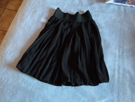 Jupe noire plissée  Taille élastique « GUESS by Marciano »